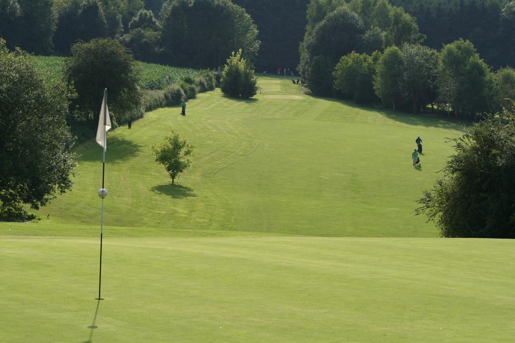 Golf & Hotel De Falnuee Mazy Exteriör bild