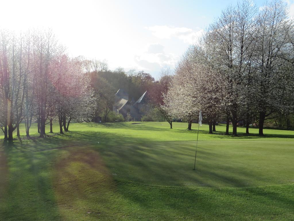 Golf & Hotel De Falnuee Mazy Exteriör bild