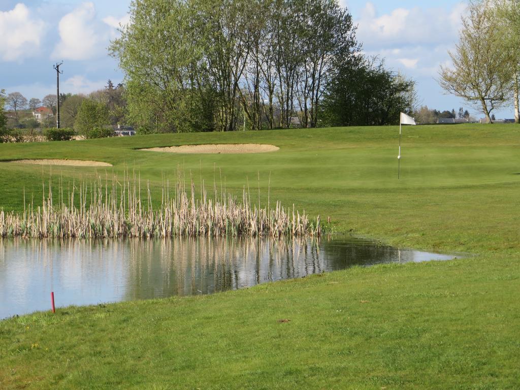 Golf & Hotel De Falnuee Mazy Exteriör bild