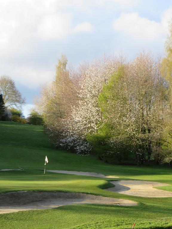 Golf & Hotel De Falnuee Mazy Exteriör bild